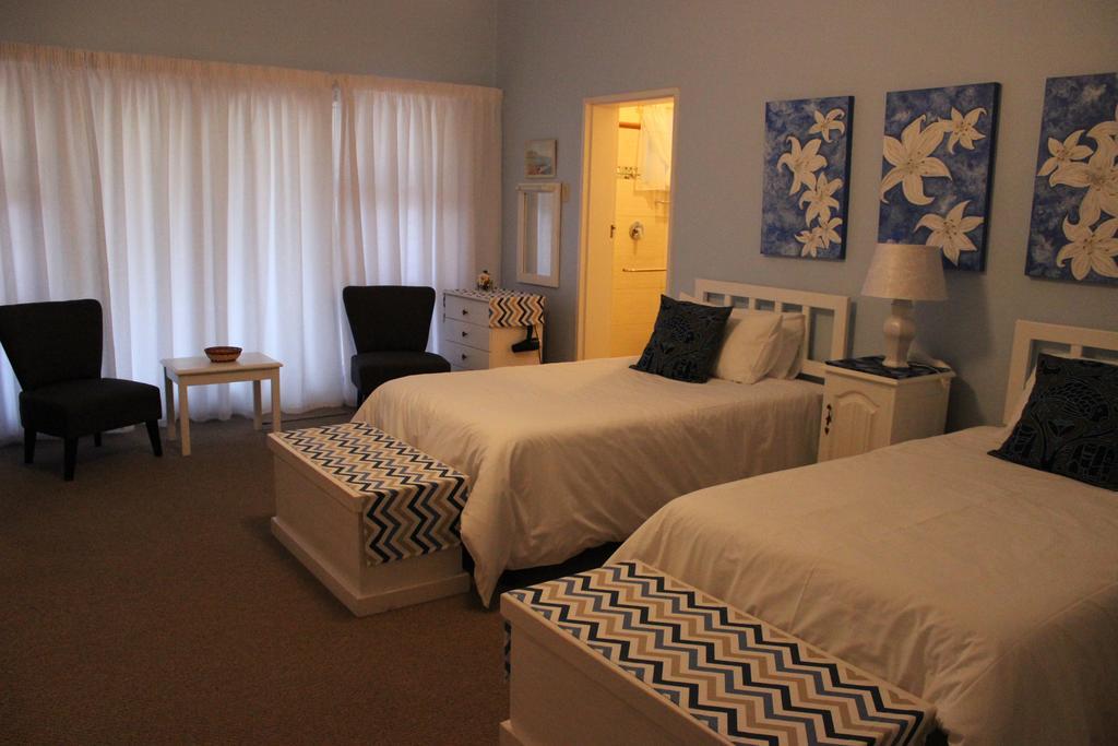 Smuts Ave. Guest Rooms ヘルマナス エクステリア 写真