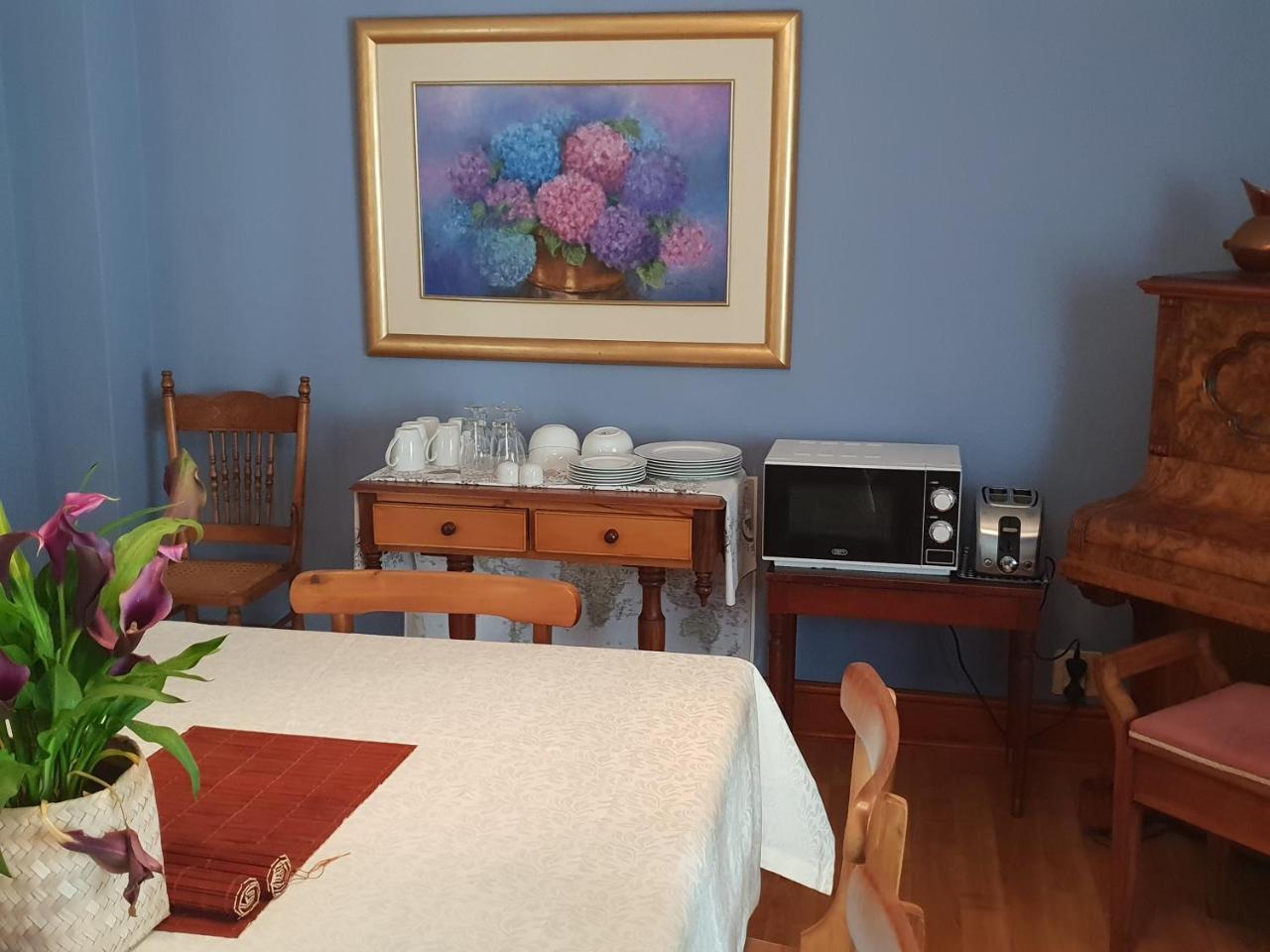 Smuts Ave. Guest Rooms ヘルマナス エクステリア 写真